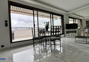 Gray D'albion Yourhosthelper Cannes