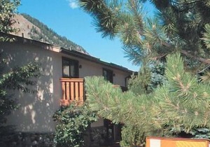 Great 1 (plus) bedroom condo. This is the best location in Ketchum!