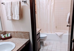 Great 1 (plus) bedroom condo. This is the best location in Ketchum!