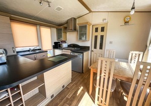 Great 6 berth caravan by the beach at California Cliffs in Scratby ref 50010L