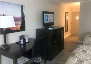 Great Find! 2 Awesome Units, Onsite Pool, Near SteelStacks, Free Parking!