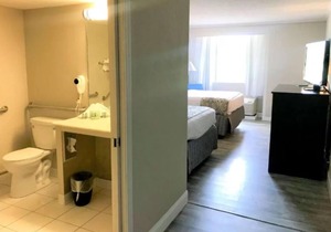 Great Find! 2 Awesome Units, Onsite Pool, Near SteelStacks, Free Parking!