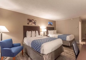 Great Find! 2 Awesome Units, Onsite Pool, Near SteelStacks, Free Parking!