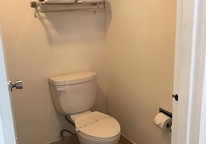 Great Find! Wonderful Unit Near Attractions, Pool, Parking
