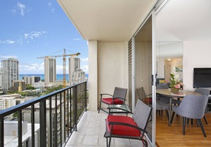 Great for Families! Partial Ocean/Canal/Diamond Head Views! Pool, Wi-Fi, Prkg