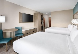 Great Location! 2 Convenient Rooms, FREE Breakfast, Outdoor Pool