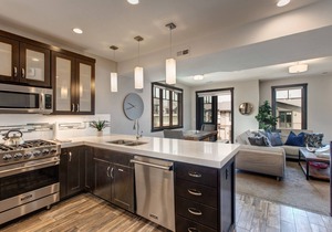 Great Location, Free Shuttle + Brand New Private 7-person Hot Tub!