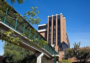 Great Location Near the Highway! Spacious Room w/King Bed, Large Window, Pool