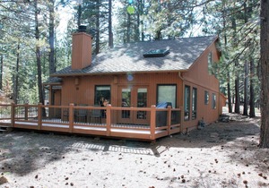 Great Location! Steps from Fort Rock Park, Walk to SHARC -passes included