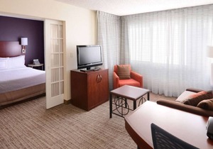 Great value hotel in Dallas! Pets are welcome! FREE Parking & Breakfast, Pool!
