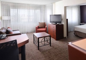 Great value hotel in Dallas! Pets are welcome! FREE Parking & Breakfast, Pool!