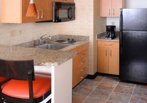 Great value hotel in Dallas! Pets are welcome! FREE Parking & Breakfast, Pool!