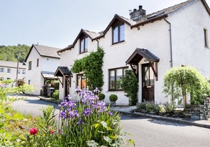 GRIMBLES COTTAGE, family friendly, with open fire in Backbarrow
