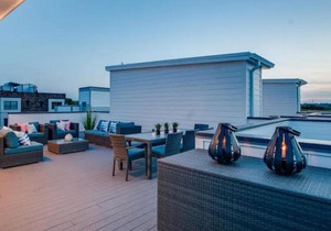 Gulch modern 3 story condo, 2 car garage, rooftop fire pit, security, and view!