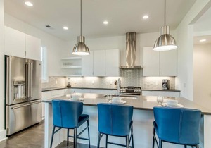Gulch modern 3 story condo, 2 car garage, rooftop fire pit, security, and view!