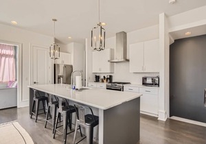 Gulch modern 3 story condo, 2 car garage, rooftop fire pit, security, and view!
