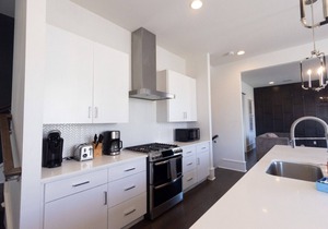 Gulch modern 3 story condo, 2 car garage, rooftop fire pit, security, and view!
