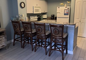 Gulf Front Getaway Great View of Pool & Beach From Balcony With Reserve Parking