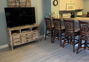 Gulf Front Getaway Great View of Pool & Beach From Balcony With Reserve Parking