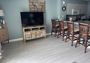 Gulf Front Getaway Great View of Pool & Beach From Balcony With Reserve Parking