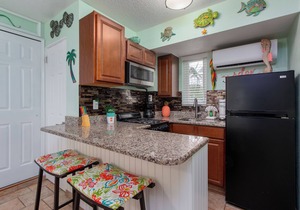 🏝️ Gulf-Front Studio: King Bed Full Kitchen Heated Pool ➠ Tropic Terrace 37