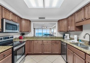 🌅 Gulf-View Condo | Seasonal Beach Service Included | Shoreline 3092