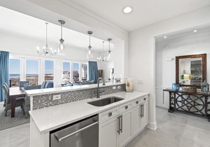 Gulf Views! Professionally Decorated! Community Pool!
