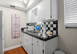 ✨ Gulf Winds Upgraded Condo — Beautiful Remodel with Queen Bed Near the Beach