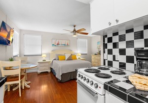 ✨ Gulf Winds Upgraded Condo — Beautiful Remodel with Queen Bed Near the Beach