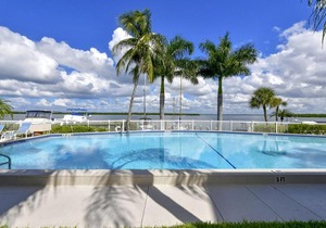 Harbor Villa Club 305