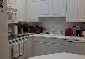 Harbour Lights Bayfront Condo. 5 minute walk to the Moorings beaches and shops.