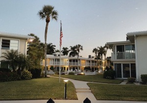 Harbour Lights Bayfront Condo. 5 minute walk to the Moorings beaches and shops.