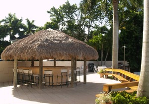 Harbour Lights Bayfront Condo. 5 minute walk to the Moorings beaches and shops.