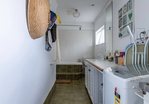 Have fun at Pop's in Berrara!