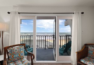 Hear the Waves from Beachfront Florence I #402! Dog-Friendly!
