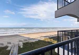 Hear the Waves from Beachfront Florence I #402! Dog-Friendly!