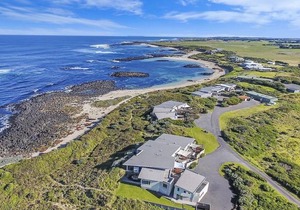 Hearn's Beachside Villa 7