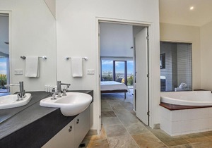 Hearns Beachside Villa 4