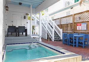 Heated Pool, Epic Location - Honeybun Hideaway