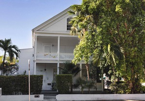 Heated Pool, Epic Location - Honeybun Hideaway