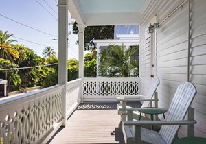 Heated Pool, Private Parking - Creme Brulee Suite