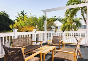 Heated Pool, Private Parking - Creme Brulee Suite