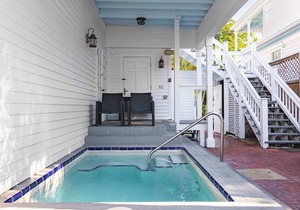 Heated Pool, Private Parking - Creme Brulee Suite