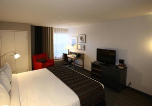 Hidden Gem In Arizona! Modern Queen Bed, Pool, Fitness Center, Parking