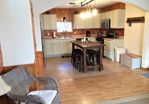 Hillside Cottage in Beautiful Downtown Hermann