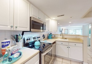 Hilton Head Cabanas condo with patio & on-site pool - walk to beach & Coligny