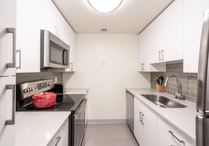 Hip Back Bay 1BR w/Gym, Doorman, nr. Copley Mall, by Blueground