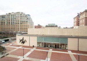 Hip Back Bay 1BR w/Gym, Doorman, nr. Copley Mall, by Blueground