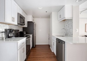 Hip Ballston 1BR w/Pool, W/D & Gym, walk to Bars & Metro, by Blueground