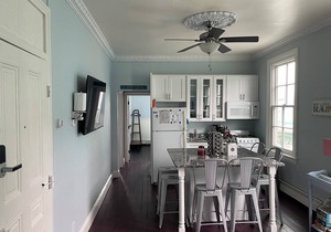 Historic 1890 Victorian 2nd Floor Apartment a block from beach!